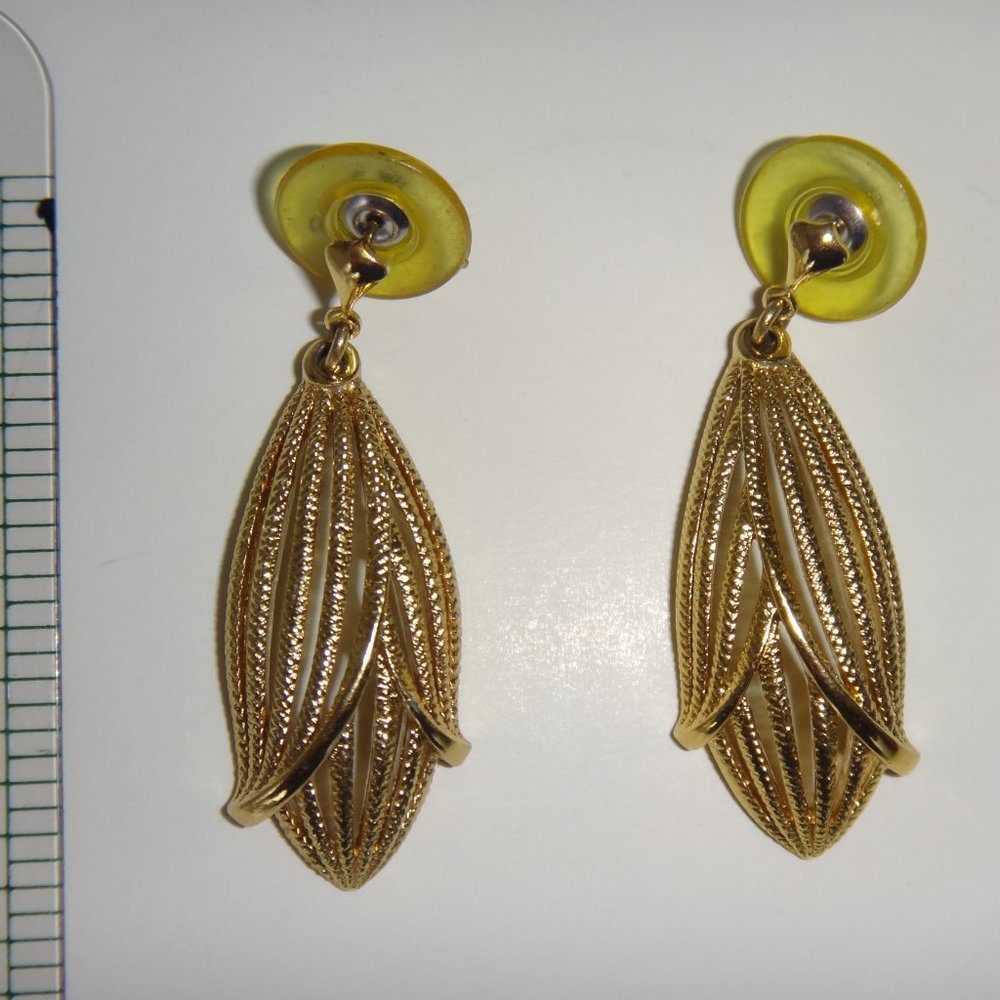 Vintage Gold Tine Dangle Earring